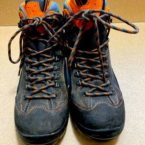 HIKING BOOTS